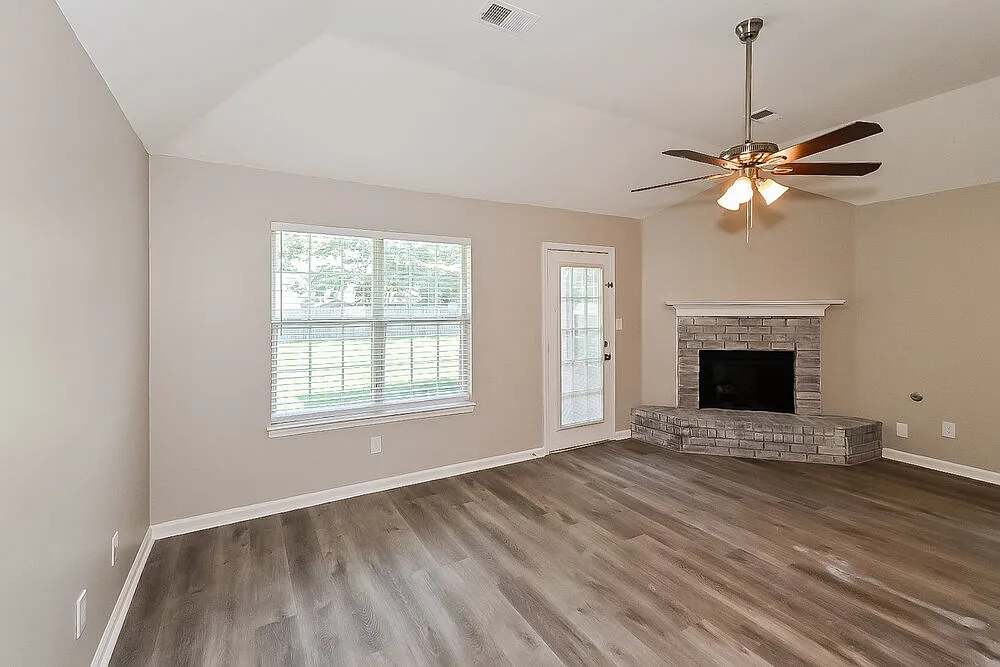 3 bed, 2.0 bath, 1449 sqft, $1,885 — Photo 4