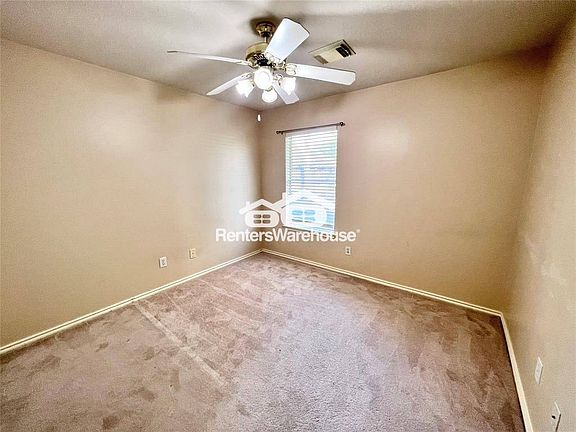 4th image of 3227 Lakeway Ln