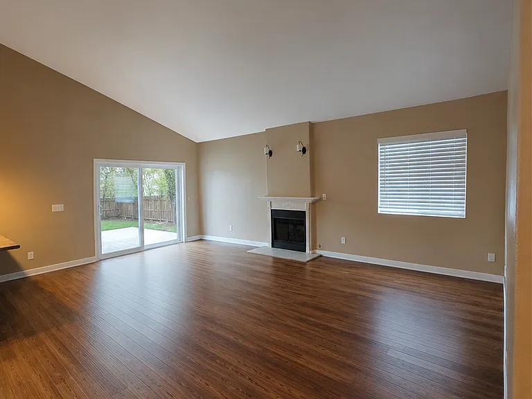 1442 W Valencia Dr — Photo 14
