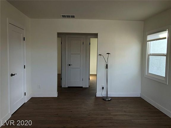 4th image of 684 Blackmore Dr