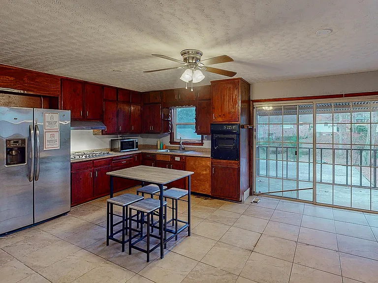 Woodhill Ln — Photo 6