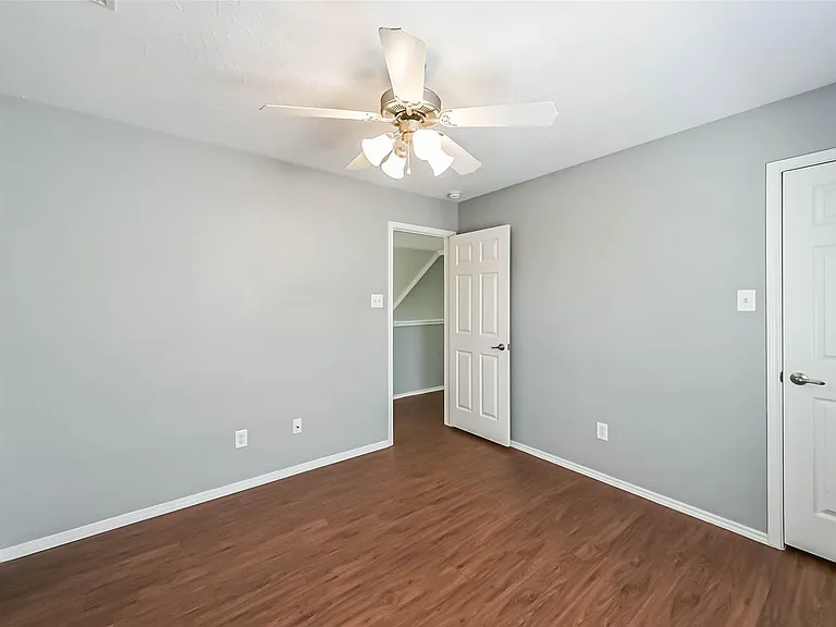 8726 Old Maple Ln — Photo 27