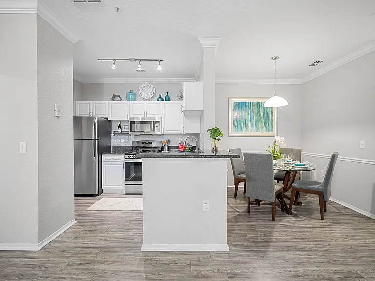 The Grand Reserve at Tampa Palms Apartments — Photo 16
