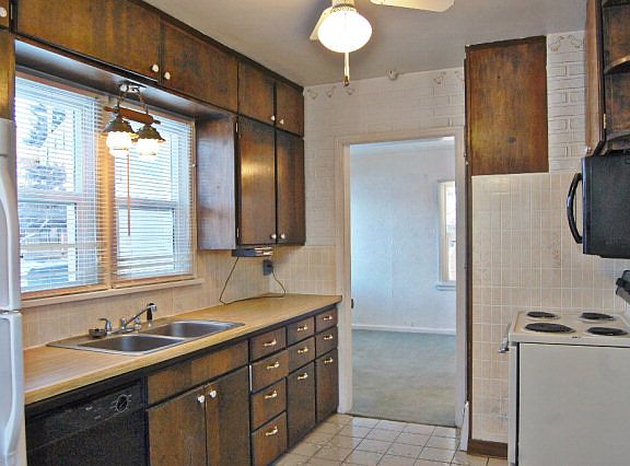 4th image of 541 College St