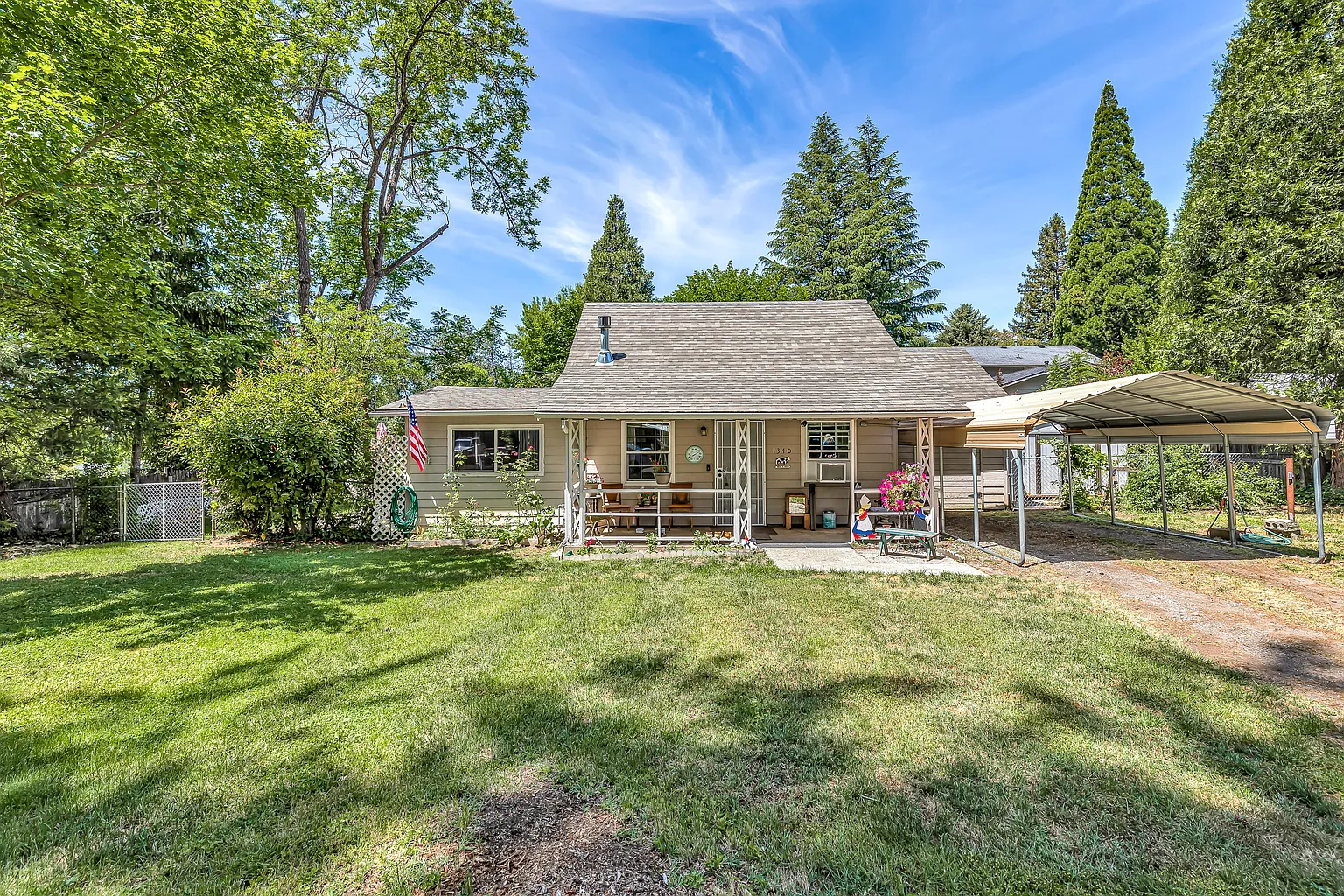 1340 SE Elm Ln photo 1