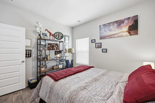 4 bed, 1779 sqft, $2,100 — Photo 3