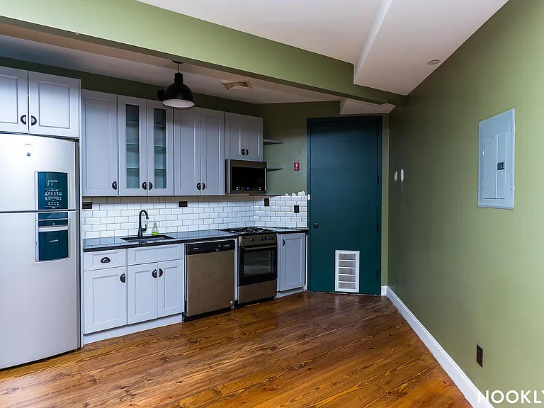 140 Stanhope St #3R — Photo 15
