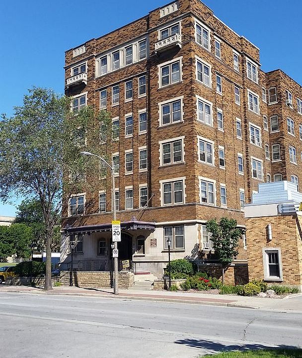1st image of 2324 W Wisconsin Ave #64