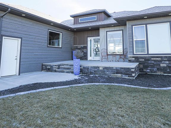 2nd image of 1089 Larkin Ln W