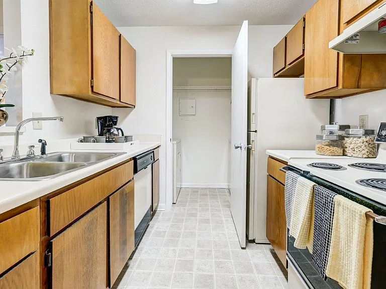 St. Andrews Commons Apartment Homes — Photo 4