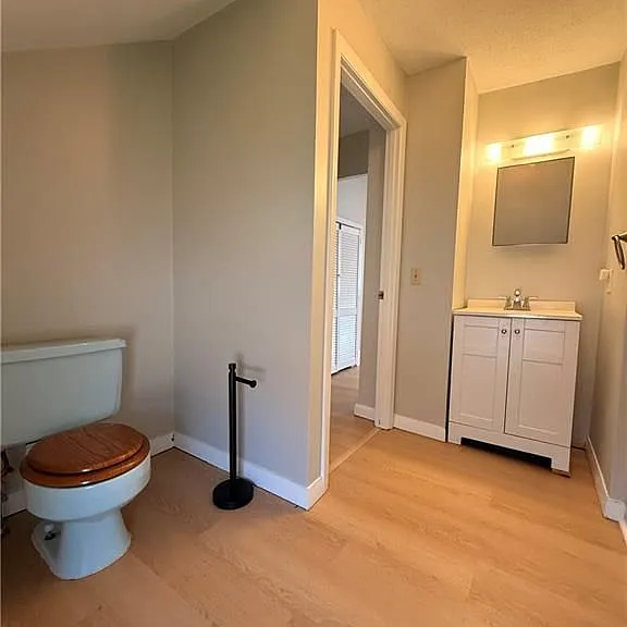 39 Andrews Ave — Photo 11
