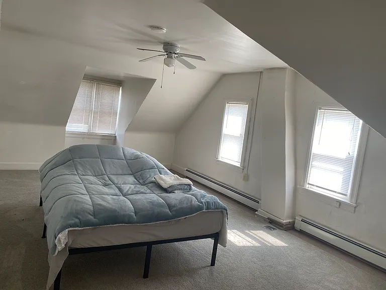 223 E Middle St — Photo 8
