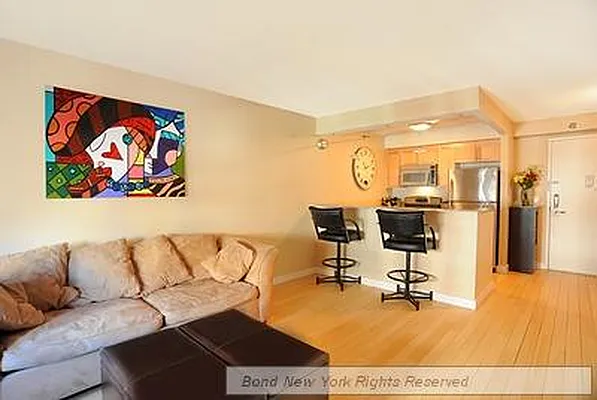 Sold by Bond New York | media 8