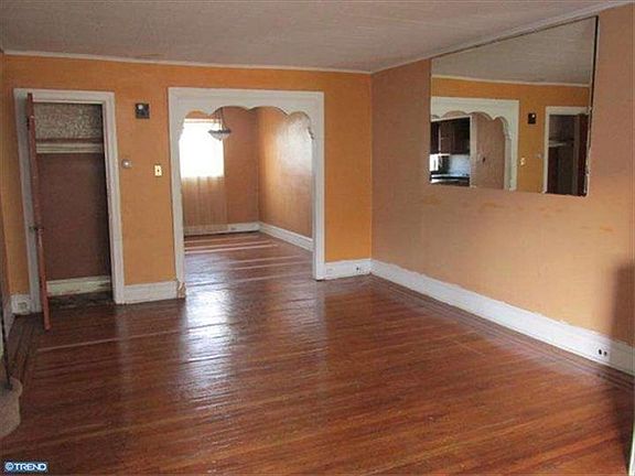 4th image of 2626 S Daggett St
