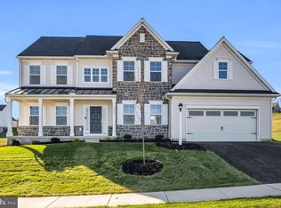 2033 N Fall Harvest Dr, Mechanicsburg, PA 17055