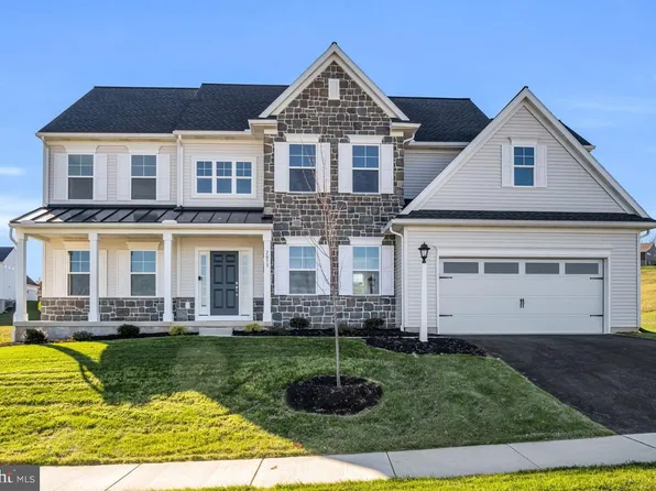 2033 N Fall Harvest Dr, Mechanicsburg, PA 17055