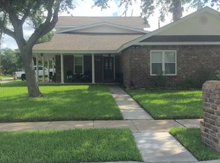 2001 Park Wood Dr, Portland, TX 78374
