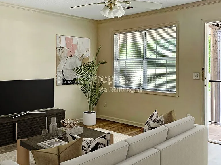 321 W Irvine Ave #F — Photo 1