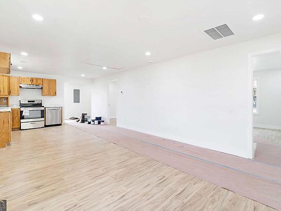3rd image of 1103 N 2nd Ave NW