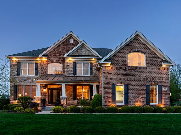 3rd image of 12 Wood Oaks Dr