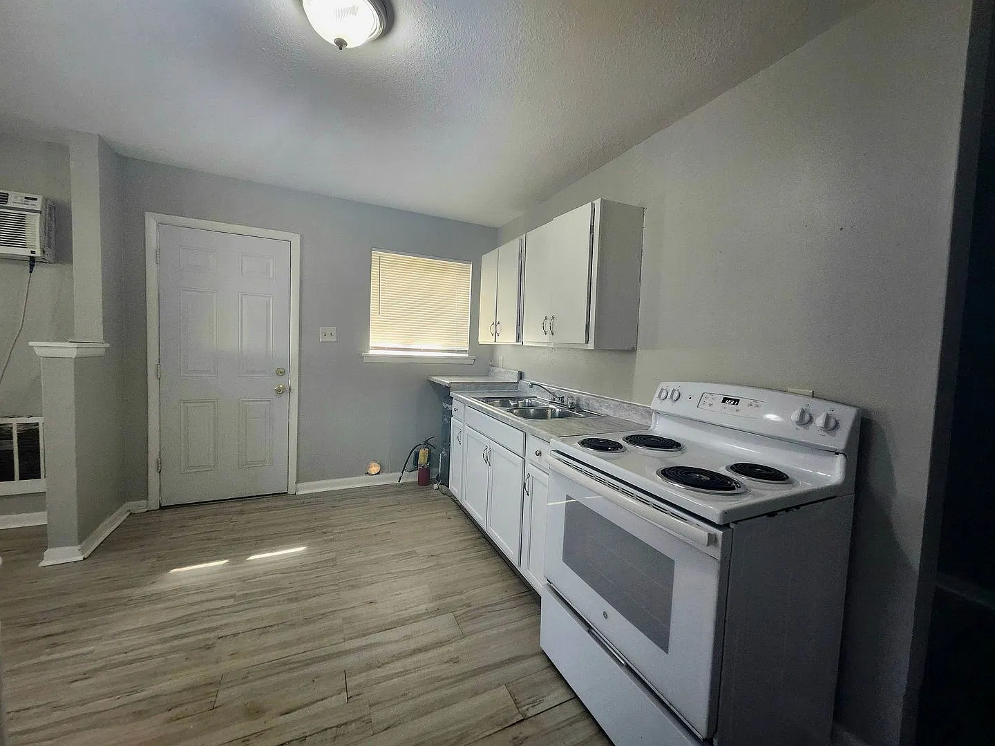 1708 Walker Ave — Photo 4