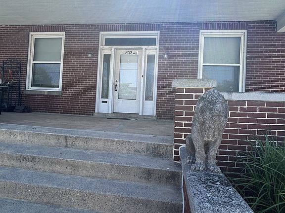 2nd image of 802 Bridge St APT 1