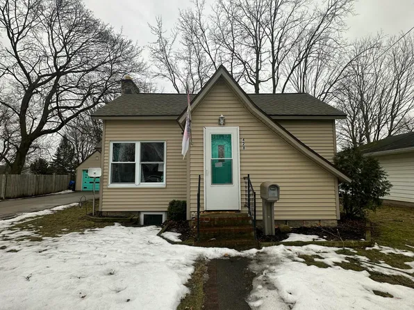 428 W Oak St, Fremont, MI 49412