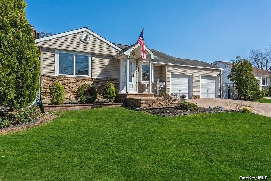 581 Roosevelt Avenue, Massapequa Park, NY 11762 Zillow
