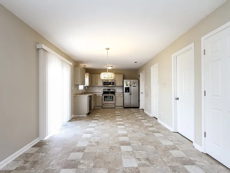 1255 Spring Ridge Cir — Photo 5