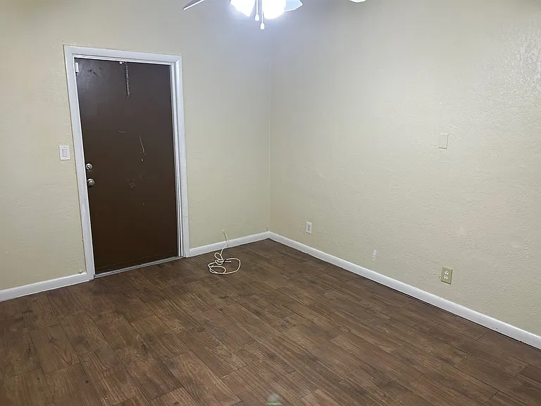 1604 NW 15th Pl — Photo 8
