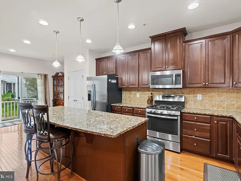 8056 Locust Mill St — Photo 5