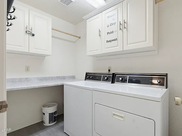 3099 Jamaica Blvd S — Photo 40