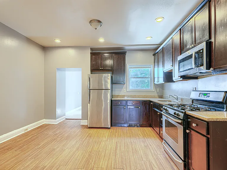 719 Denison St — Photo 4