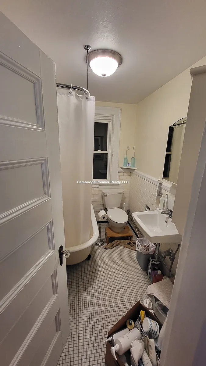Building Photo - 885 Massachusetts Ave #8