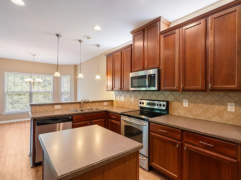 3001 Prospect Pkwy — Photo 8