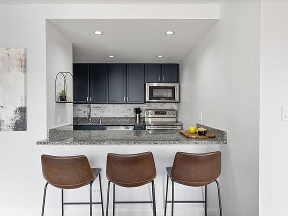 5th image of 30 E Huron St APT 2304