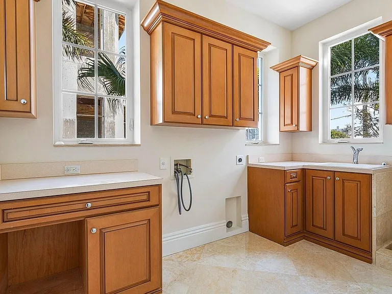 549 NE 19th Ave #C — Photo 54