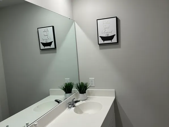 4015 E Associate Dr, North Charleston, SC 29418