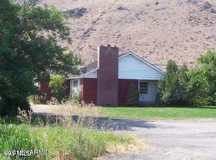6890 S Naches Rd, Naches, WA 98937