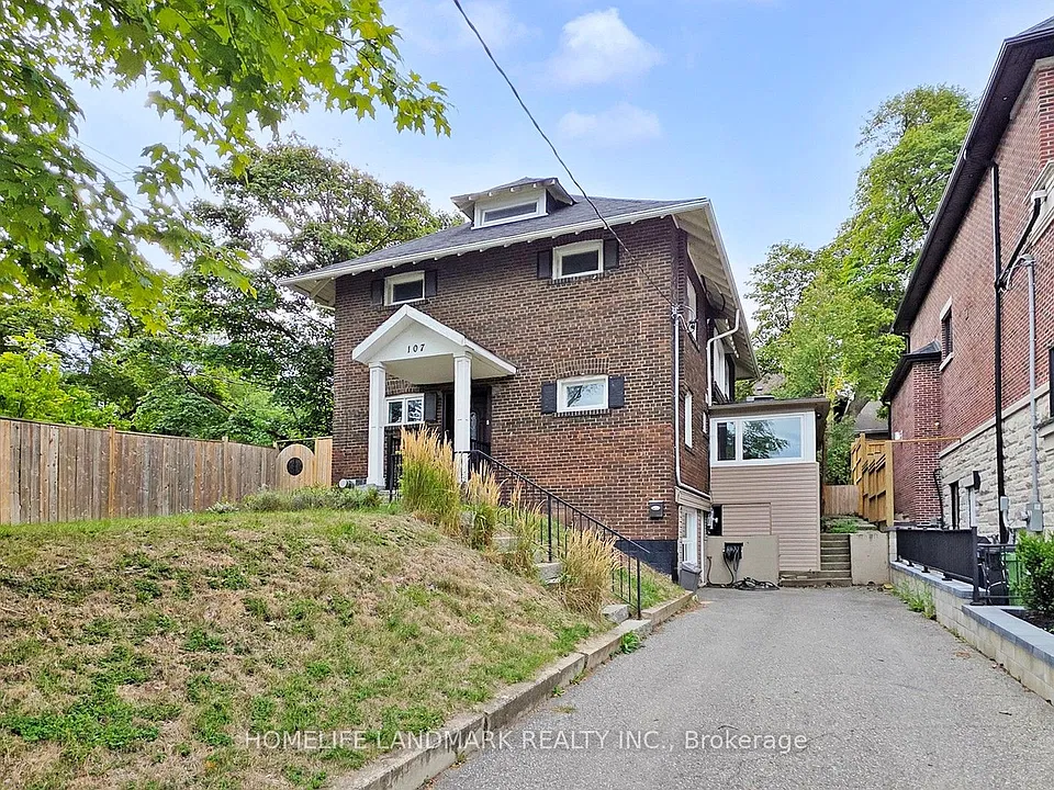 107 Lawrence Cres