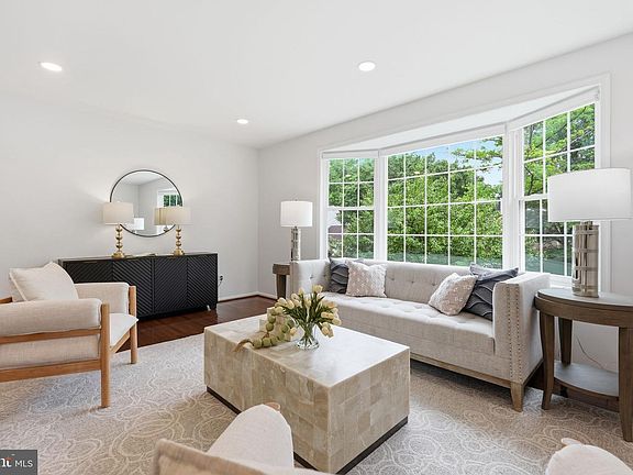2nd image of 1122 Bettstrail Way