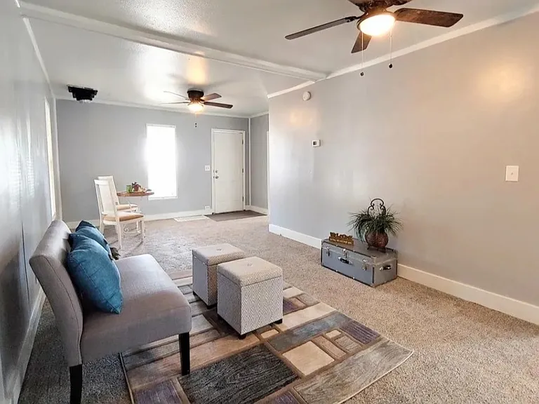 629 E Maple St — Photo 9