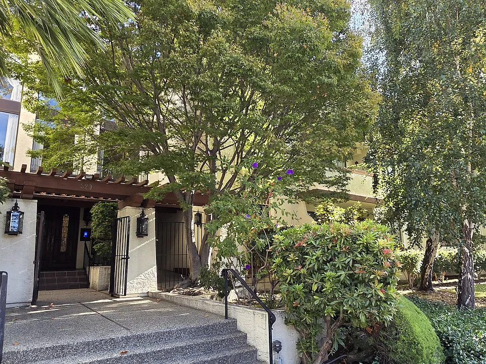 320 Elm St #105