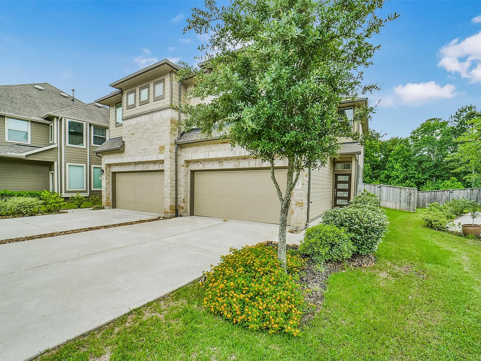 3 bed, 2.5 bath, 1717 sqft, $2,200 — Photo 2