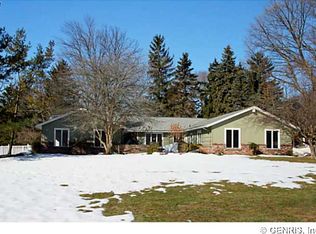 33 Esternay Ln, Pittsford, NY 14534
