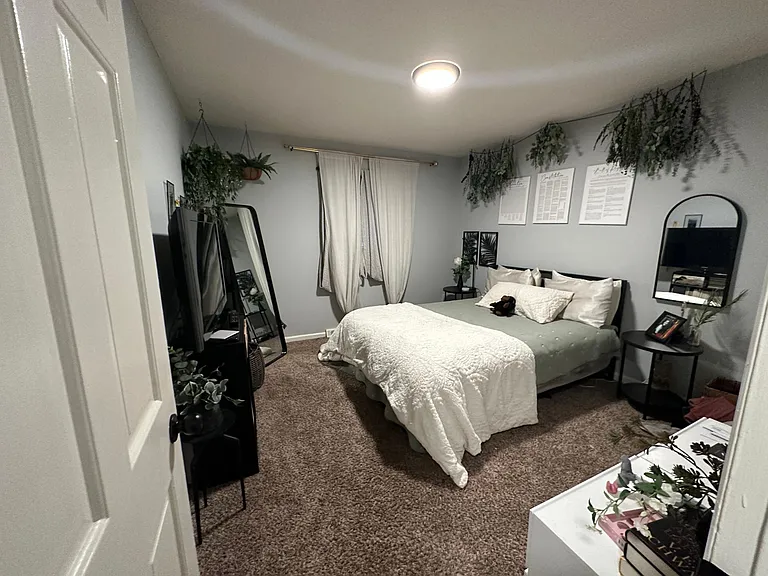 137 Holmes Cir — Photo 6