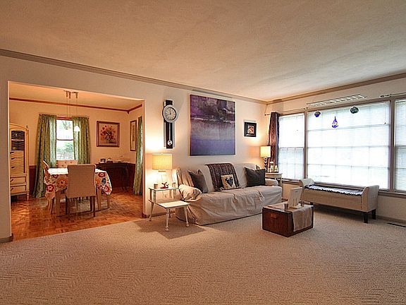 4th image of 1364 Hertz Dr SE