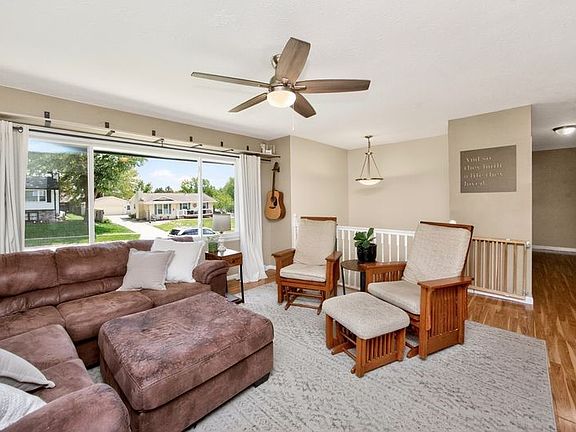 5th image of 1305 Meadow Dr