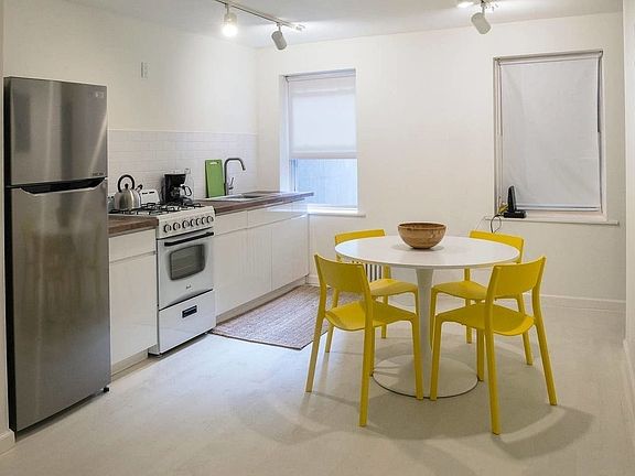 4th image of 223 Macdonough St #1