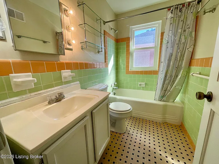 210 Breckenridge Ln #3 — Photo 5